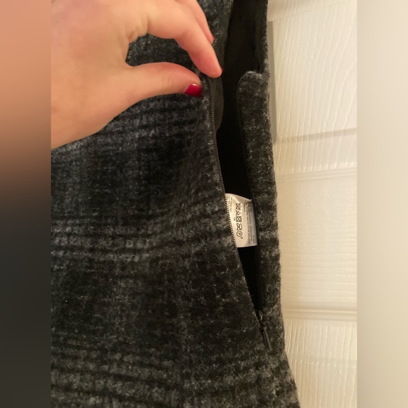 Banana Republic sweater top! - Picture 2 of 4